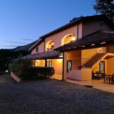 Agriturismo L'Ulivo Padula Eksteriør billede