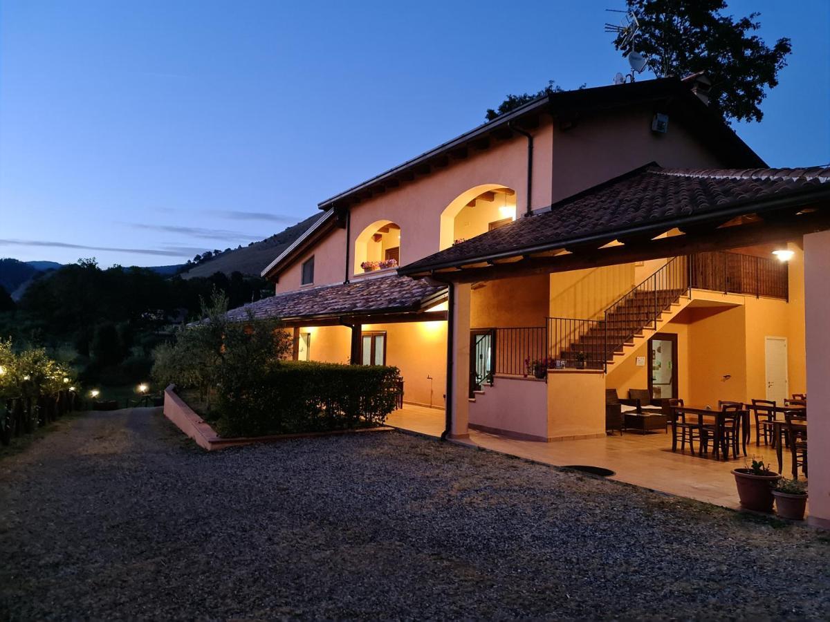 Agriturismo L'Ulivo Padula Eksteriør billede