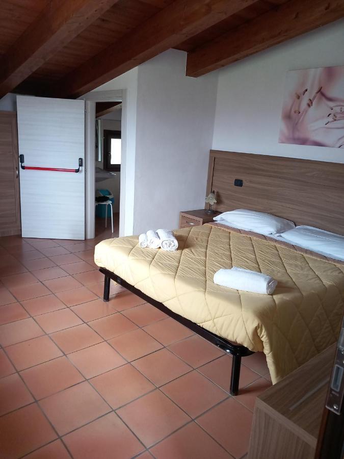 Agriturismo L'Ulivo Padula Eksteriør billede