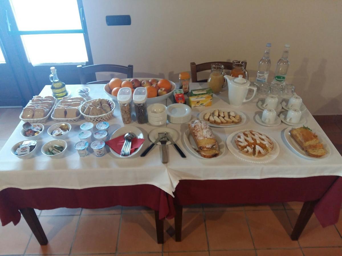 Agriturismo L'Ulivo Padula Eksteriør billede